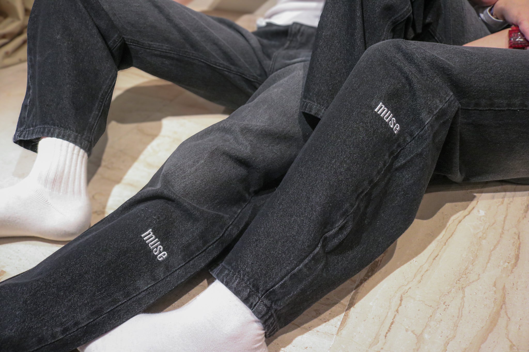 002 DISTRESSED DENIM