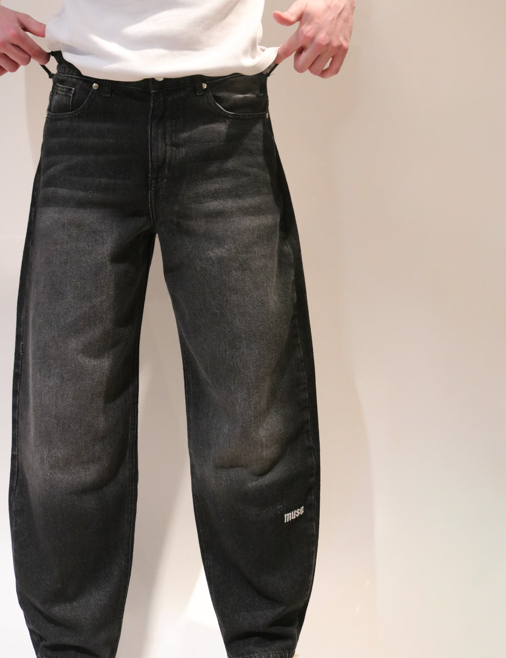 002 DISTRESSED DENIM