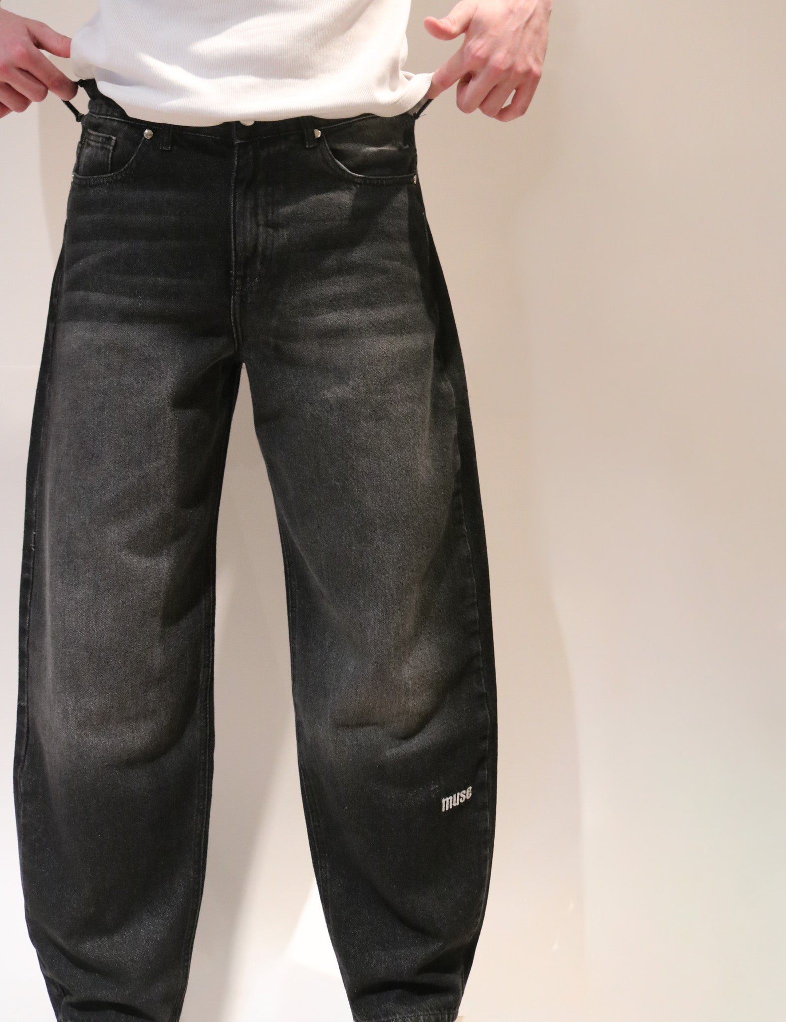 002 DISTRESSED DENIM